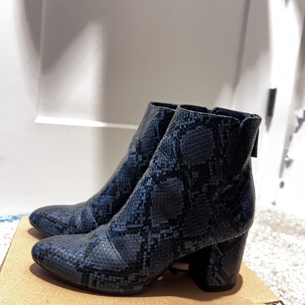 Old Navy Women’s Snakeskin Ankle Boot
